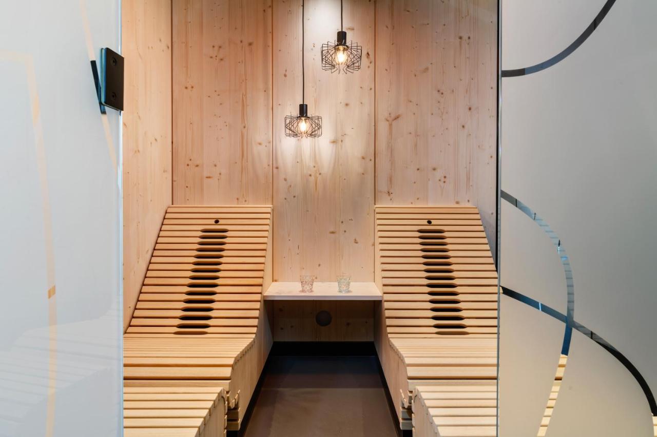 Romantik Hotel Schweizerhof & Spa フリムス エクステリア 写真